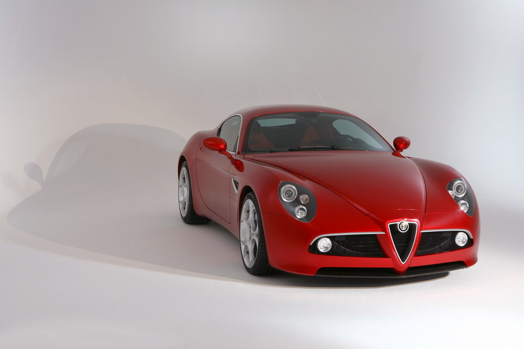 Alfa Romeo 8C Coupe Spezifikationen und Ausstattung - amsteuer.de