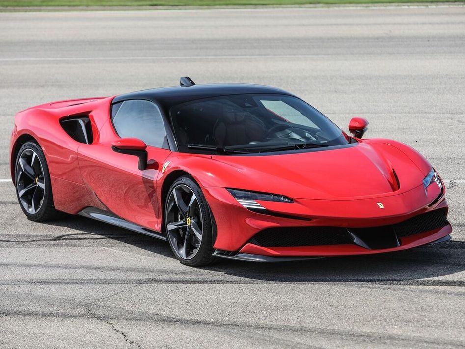 Ferrari SF90 Stradale Spezifikationen und Ausstattung - amsteuer.de