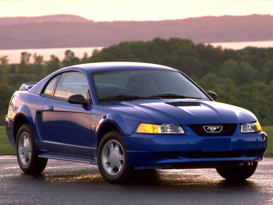 Ford Mustang SN-95 Spezifikationen und Ausstattung - amsteuer.de