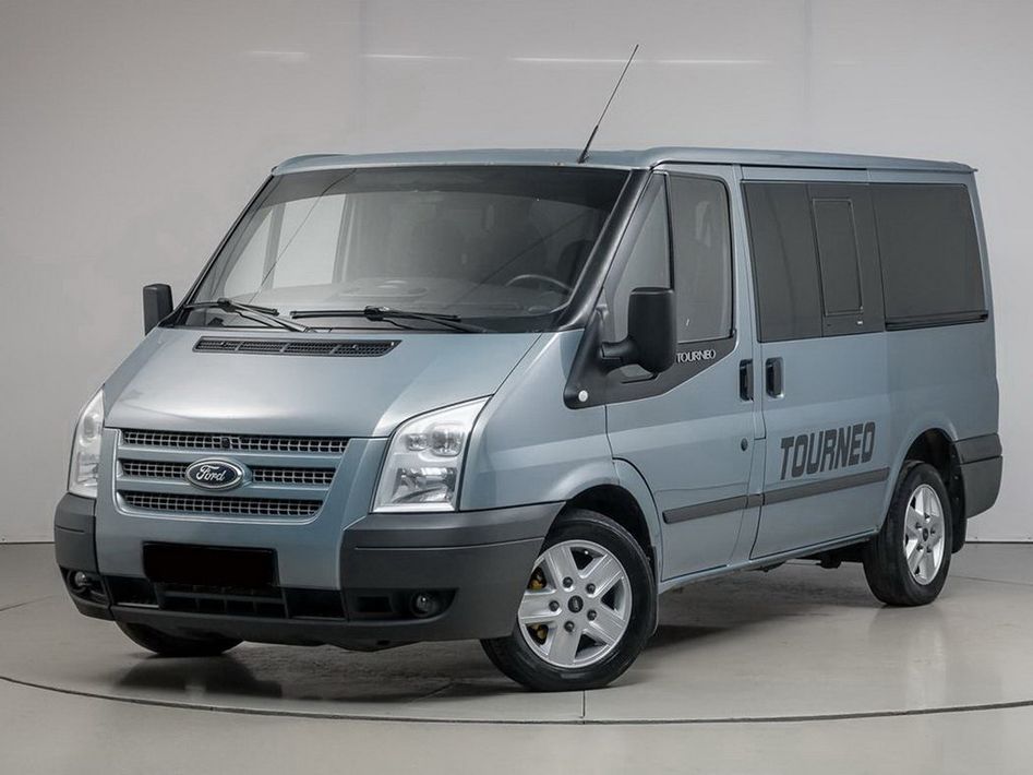 Ford Tourneo Spezifikationen und Ausstattung - amsteuer.de