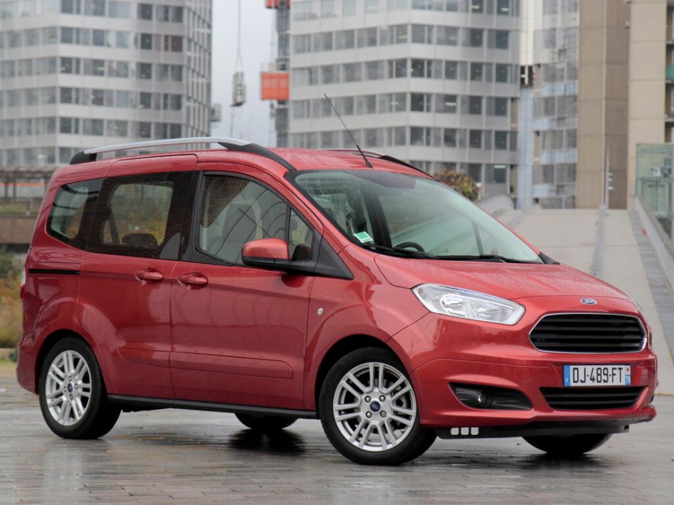 Ford Tourneo Courier Spezifikationen und Ausstattung - amsteuer.de