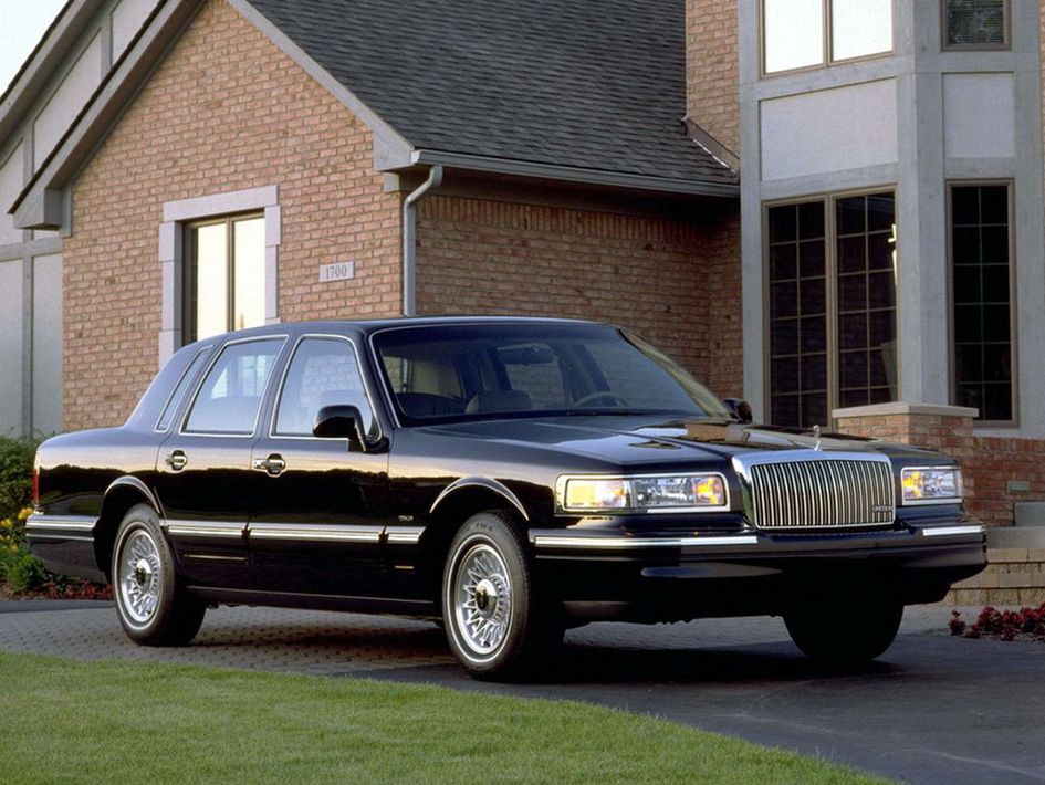 Lincoln Town-Car FN116 Spezifikationen und Ausstattung - amsteuer.de