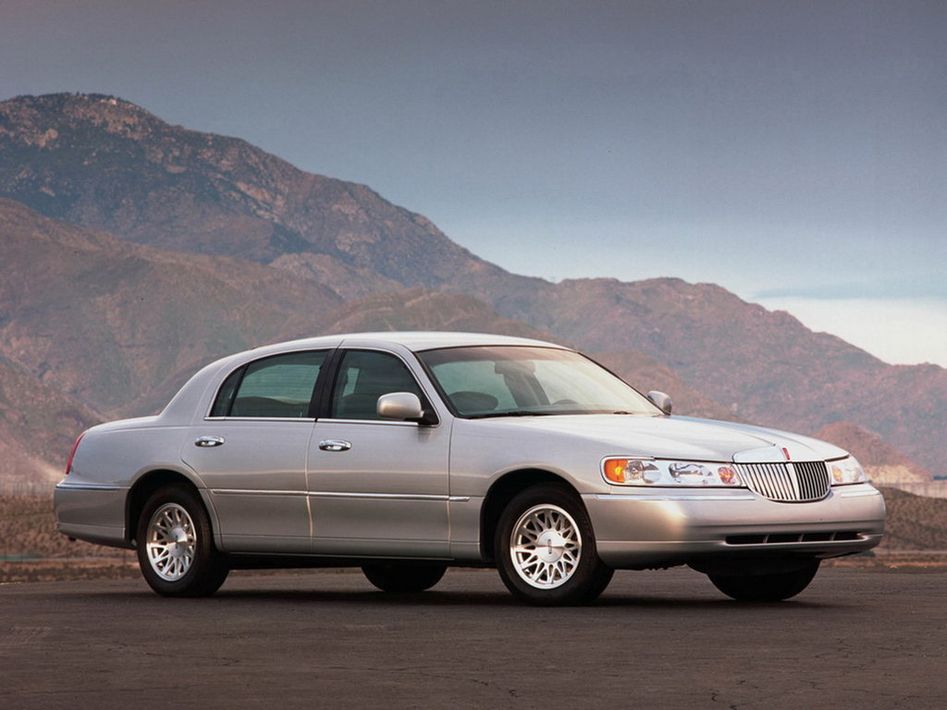 Lincoln Town-Car FN145 Spezifikationen und Ausstattung - amsteuer.de