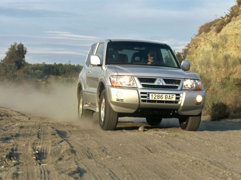 Mitsubishi Pajero V60 Spezifikationen und Ausstattung - amsteuer.de