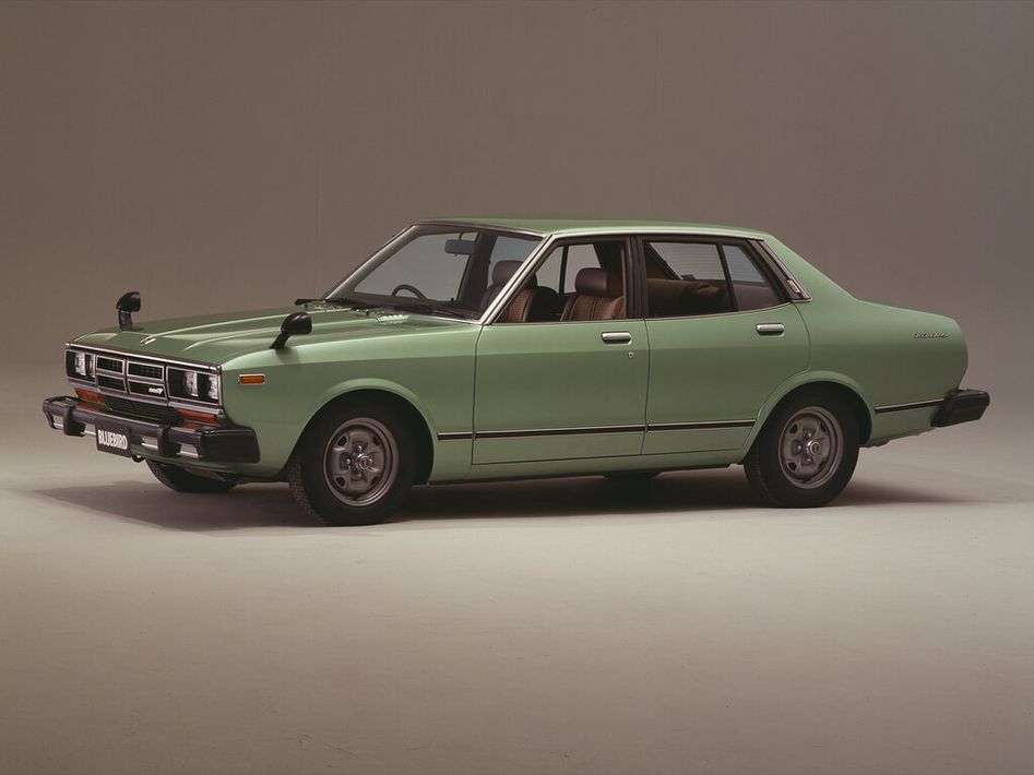 Nissan Bluebird 810 Spezifikationen und Ausstattung - amsteuer.de