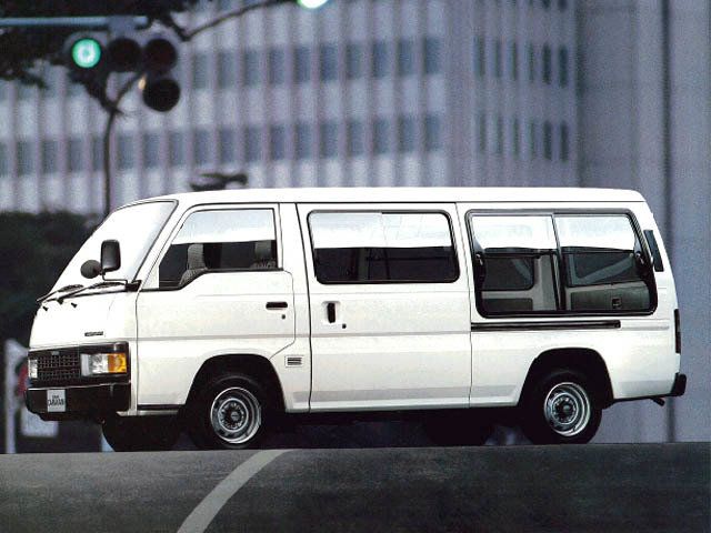 Nissan Caravan E24 Spezifikationen und Ausstattung - amsteuer.de