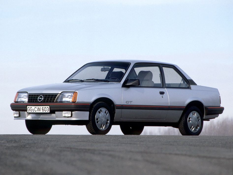 Opel Ascona C2 Spezifikationen und Ausstattung - amsteuer.de