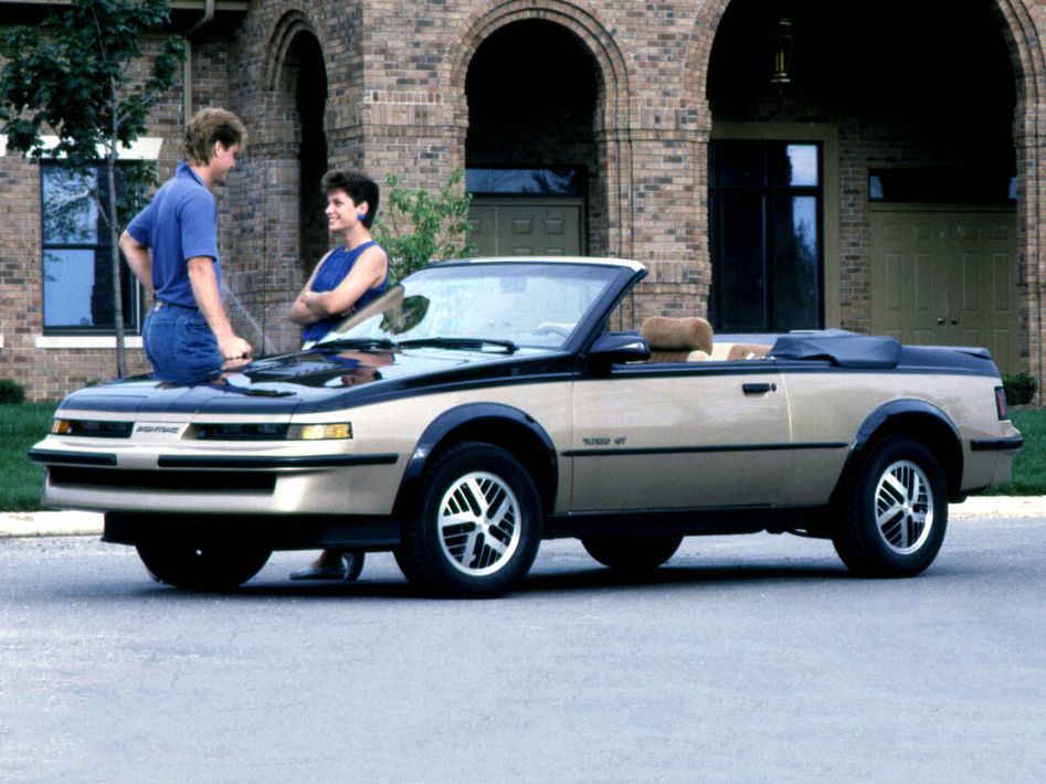 Pontiac Sunbird Spezifikationen und Ausstattung - amsteuer.de