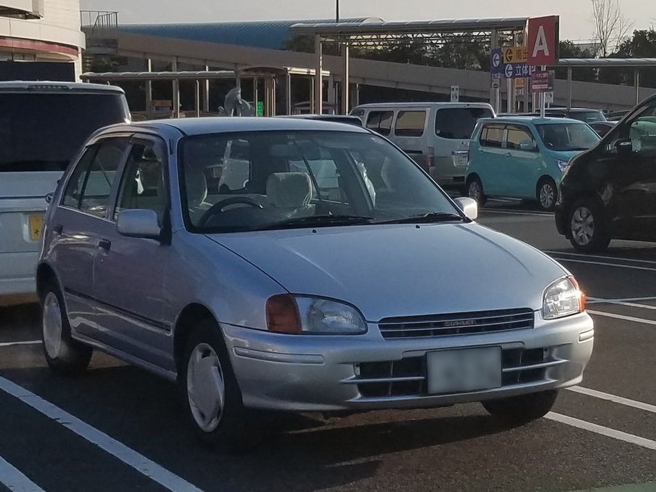 Toyota Starlet P90 Spezifikationen und Ausstattung - amsteuer.de